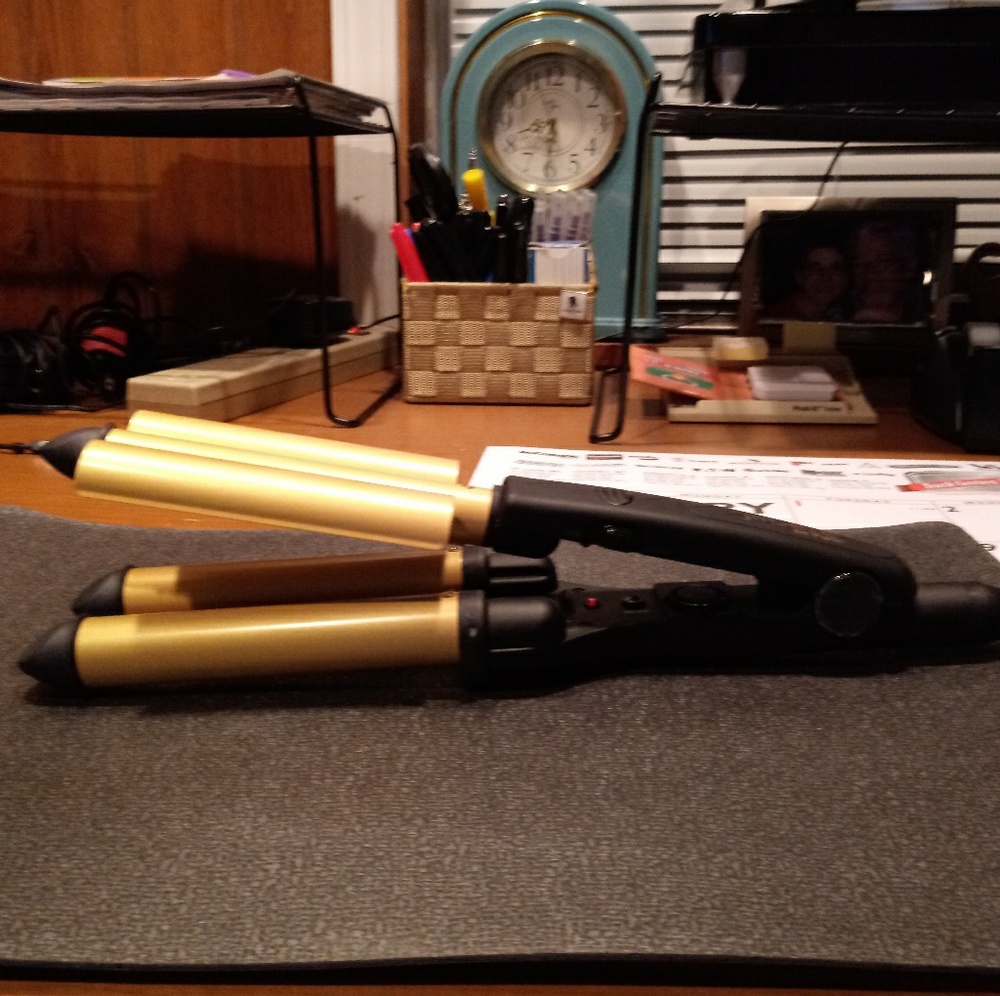 Jilbere De Paris Triple Barrel Ceramic Hair Waver